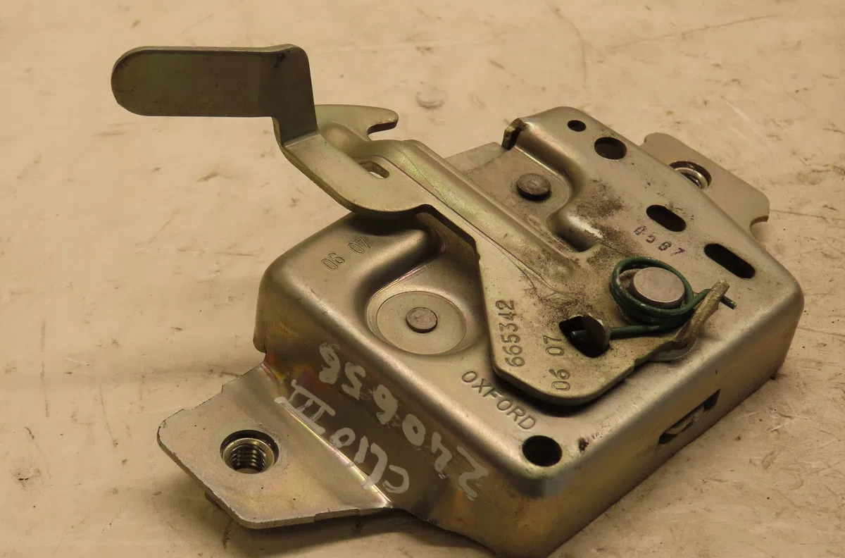 Serrure capot Renault CLIO III (BR0-1, CR0-1) 1.5 dci (c-br0g, c-br1g) (2005-2012) 5 portes occasion