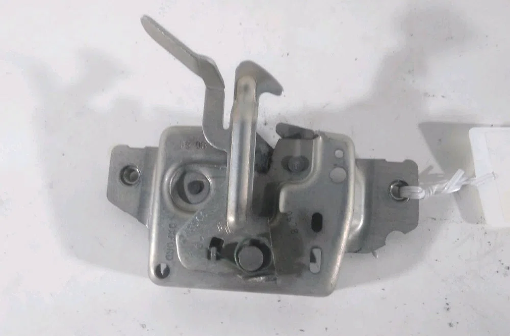 Serrure capot Renault CLIO III Grandtour (KR0-1_) 1.5 dci (kr0f) (2007-2012) 5 portes occasion