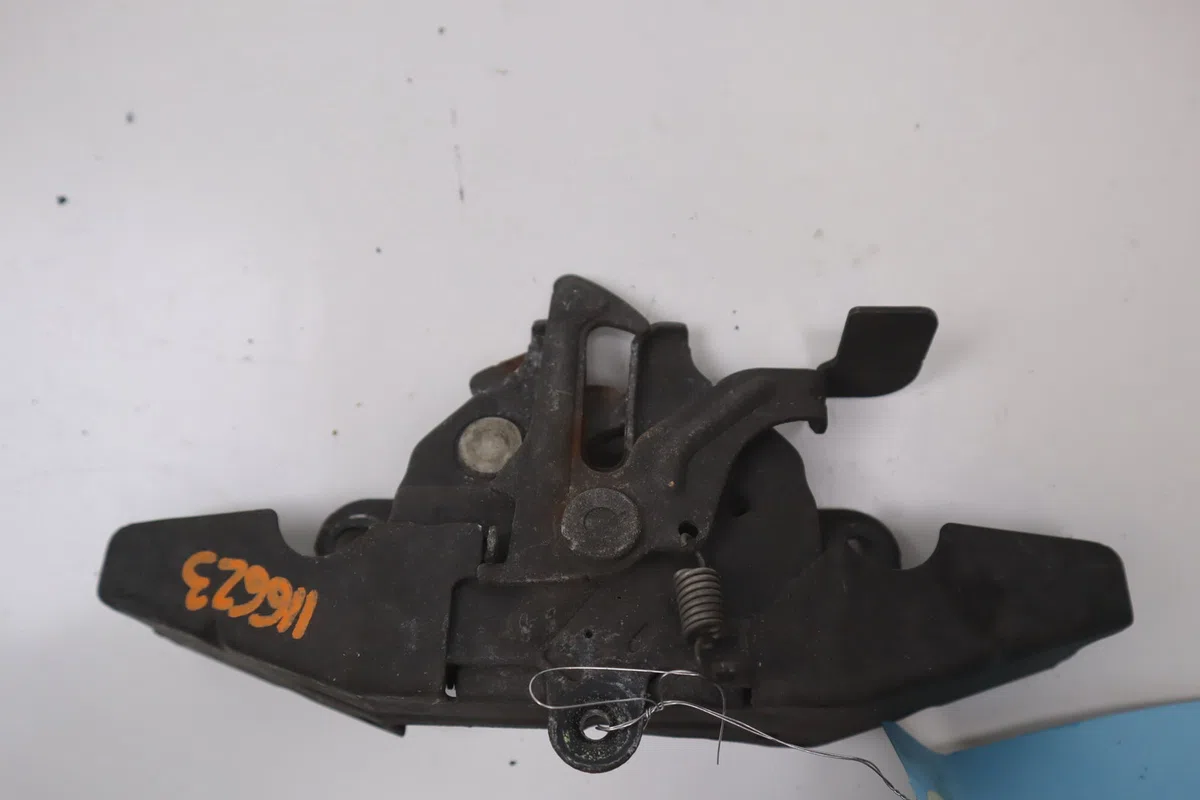 Serrure capot Toyota AVENSIS (_T25_) 2.0 d-4d (cdt250_) (2003-2008) occasion