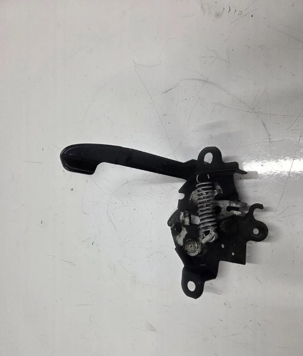 Serrure capot TOYOTA YARIS 3 PHASE 2 occasion