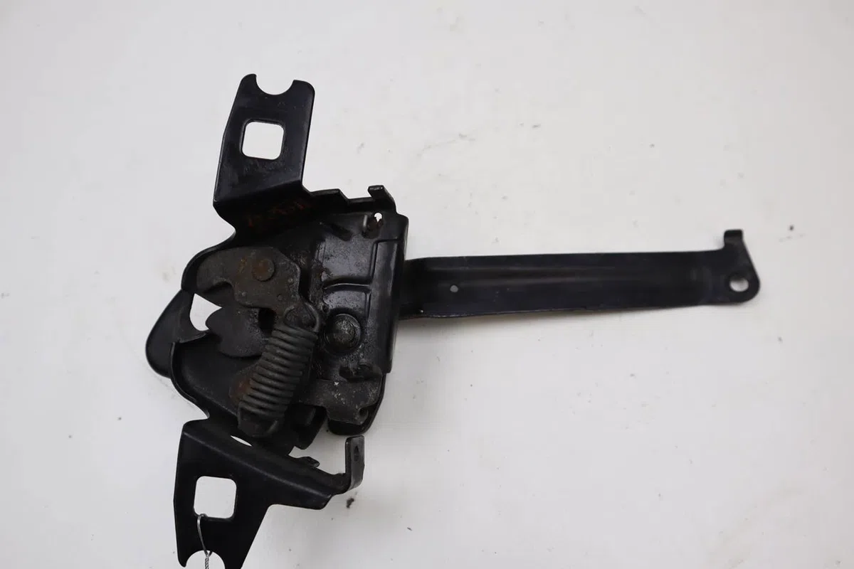 Serrure capot Volkswagen GOLF III (1H1) 1.8 (1991-1997) 5 portes occasion