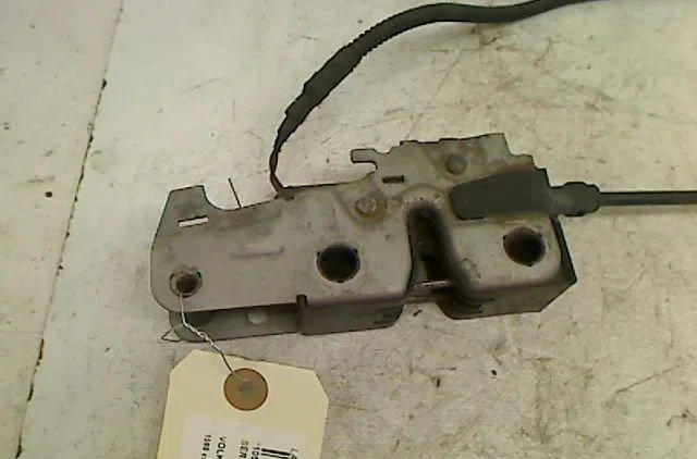 Serrure capot Volkswagen GOLF VI (5K1) 1.6 tdi (2009-2012) 5 portes occasion