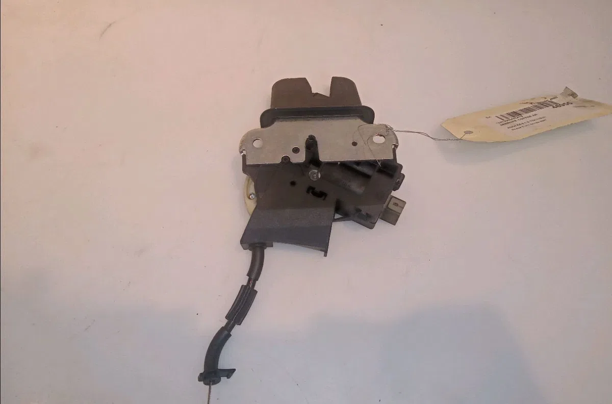 Serrure coffre arrière Audi A4 B7 (8EC) 1.9 tdi (2004-2008) 4 portes occasion