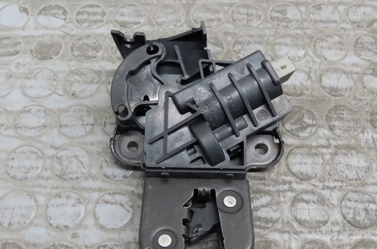 Serrure coffre arrière Audi A4 B7 (8EC) 2.0 tdi 16v (2004-2008) 4 portes occasion