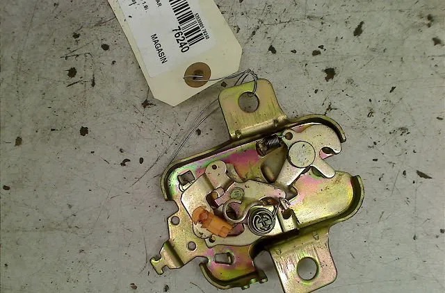 Serrure coffre arrière Mazda MX-5 II (NB) 1.8 16v (nb8c) (1998-2005) occasion