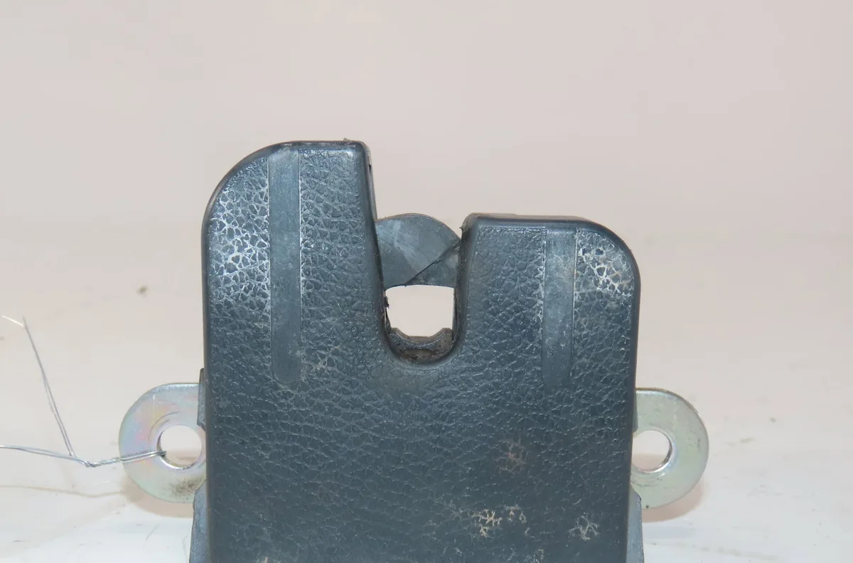 Serrure coffre arrière Volkswagen GOLF V (1K1) 1.9 tdi (2003-2008) occasion
