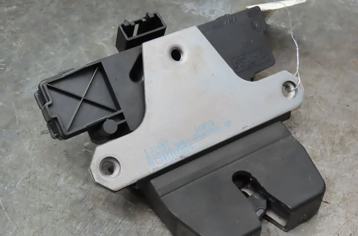 Serrure hayon Ford FOCUS II (DA_, HCP, DP) 2.0 tdci (2004-2008) occasion