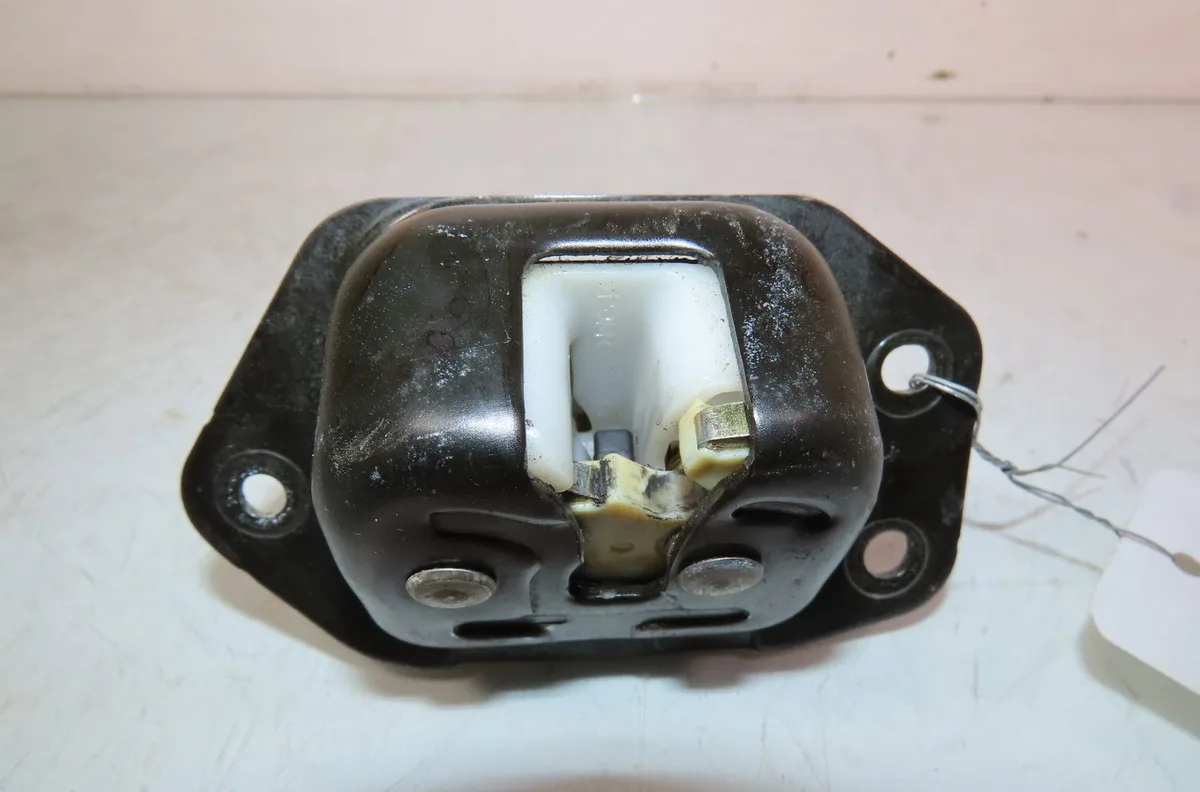 Serrure hayon Nissan NOTE (E11, NE11) 1.4 (2006-2012) occasion