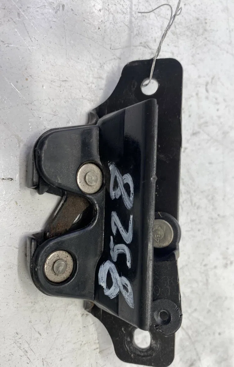 Serrure hayon Peugeot 206 3-5 portes (2A-C) 2.0 hdi 90 (1999-2009) 5 portes occasion