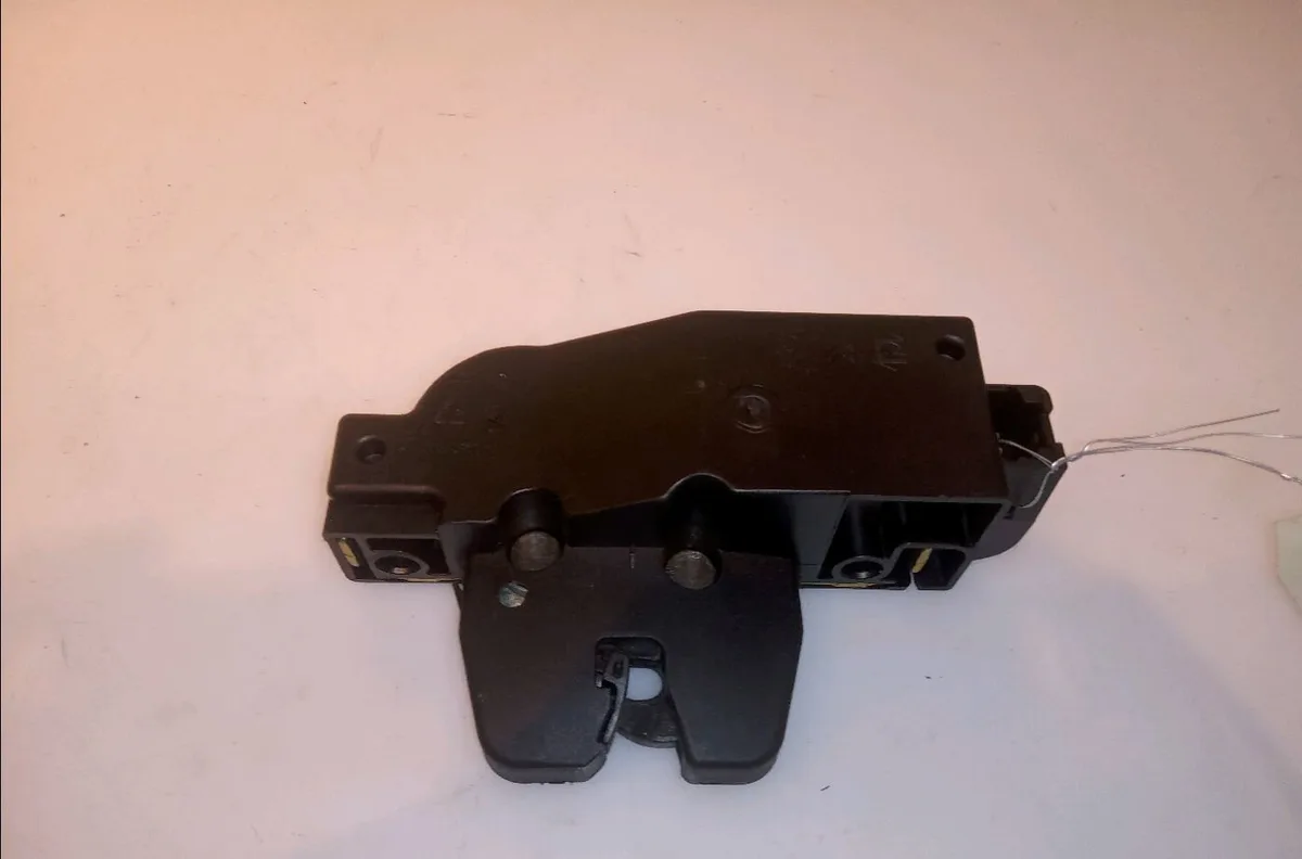 Serrure hayon Peugeot 307 CC (3B) 1.6 16v (2003-2009) 2 portes occasion