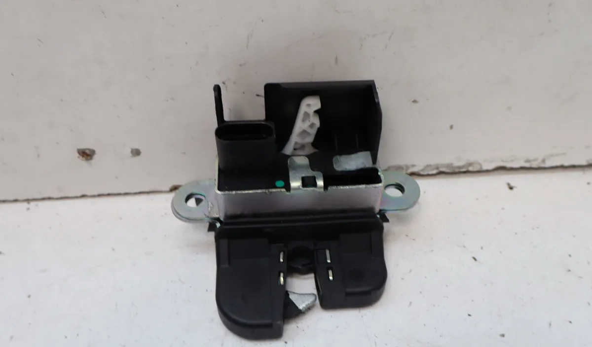 Serrure hayon Volkswagen GOLF VI (5K1) 1.4 (2008-2012) 5 portes occasion