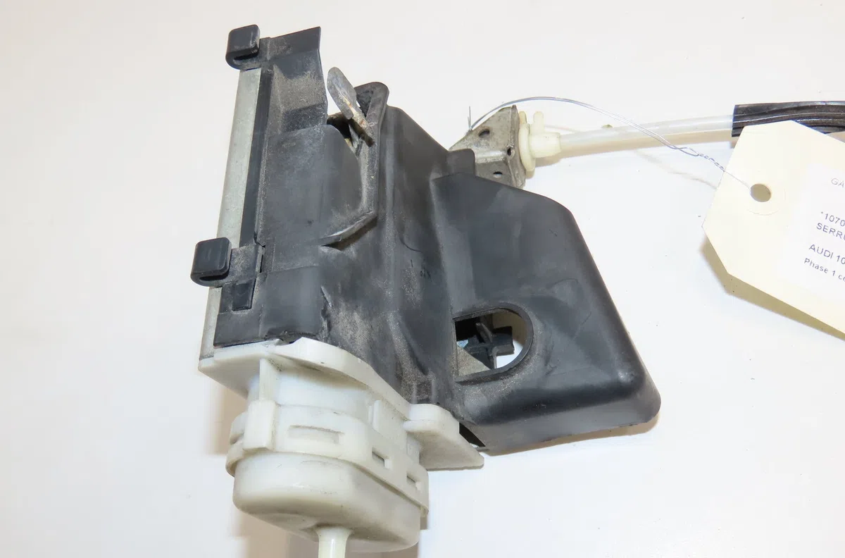 Serrure porte ard Audi 100 C4 A trois volumes (4A2) 2.5 tdi (1990-1994) occasion
