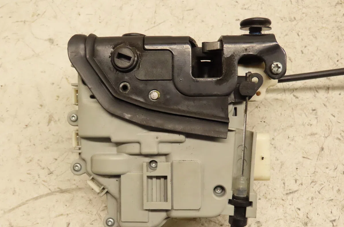 Serrure porte ard Audi A1 Sportback (8XA, 8XF) 1.4 tfsi (2011-2015) occasion