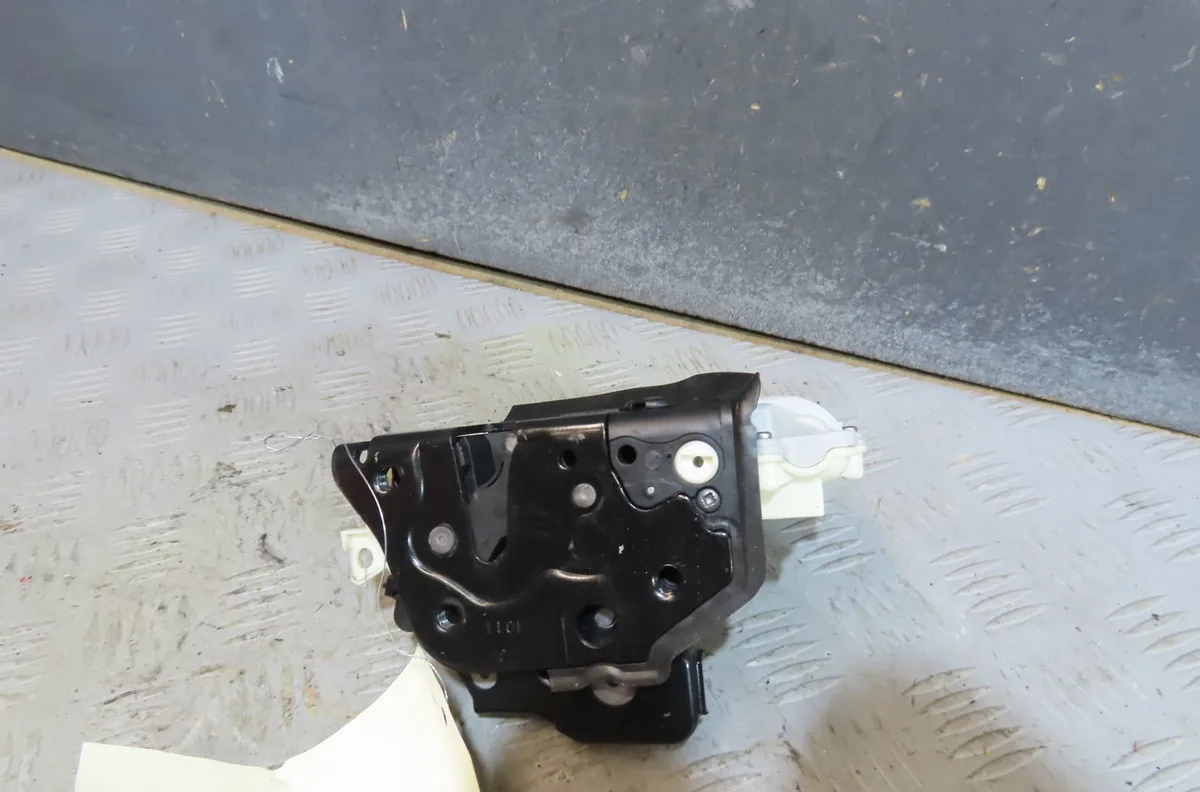 Serrure porte ard Audi A3 Sportback (8PA) 1.4 tfsi (2007-2013) 5 portes occasion