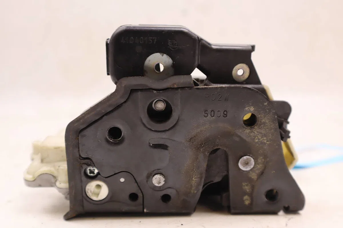 Serrure porte ard Audi A3 Sportback (8PA) 1.6 tdi (2009-2013) occasion
