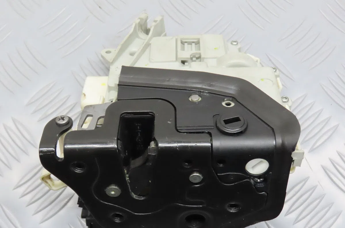 Serrure porte ard Audi A3 Sportback (8VA, 8VF) 2.0 tdi (2012-2020) 5 portes occasion