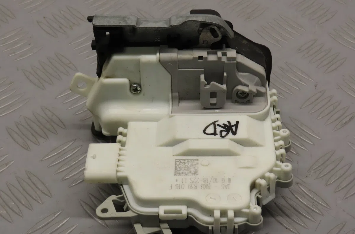 Serrure porte ard Audi A3 Sportback (8VA, 8VF) 2.0 tdi quattro (2013-2018) occasion