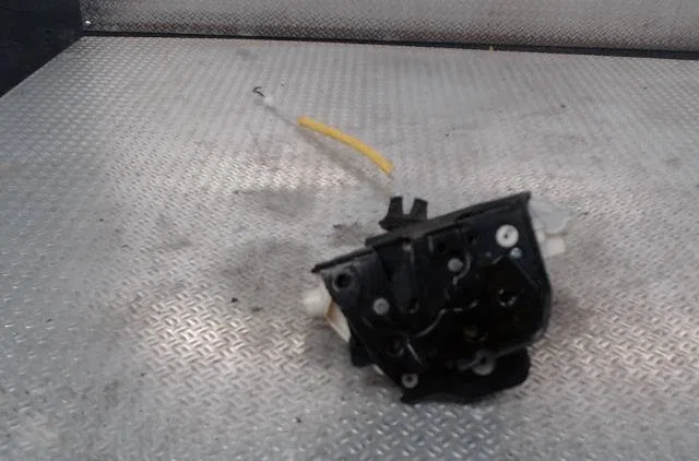 Serrure porte ard AUDI A4 2  A4 2 PHASE 2 occasion