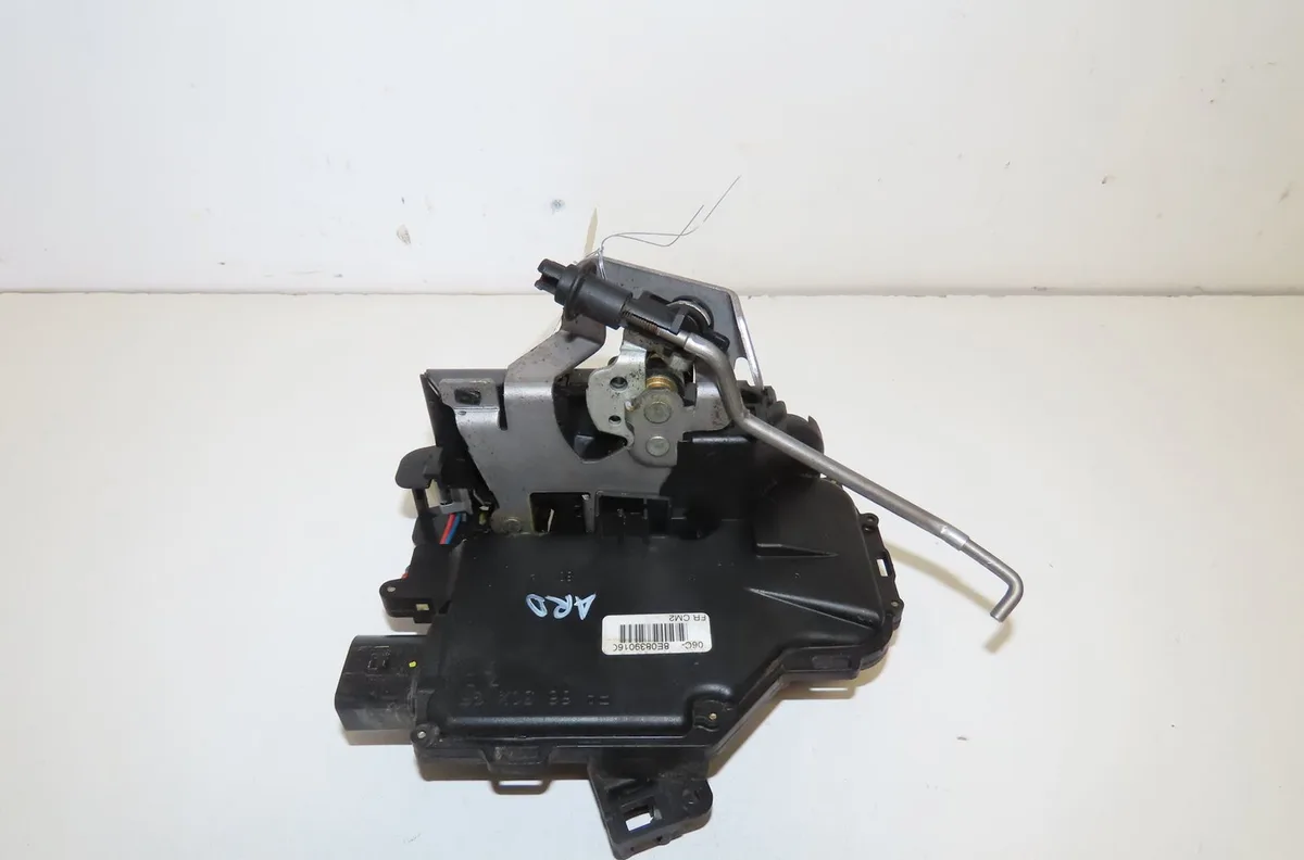 Serrure porte ard Audi A4 B6 Avant (8E5) 1.9 tdi quattro (2001-2004) occasion