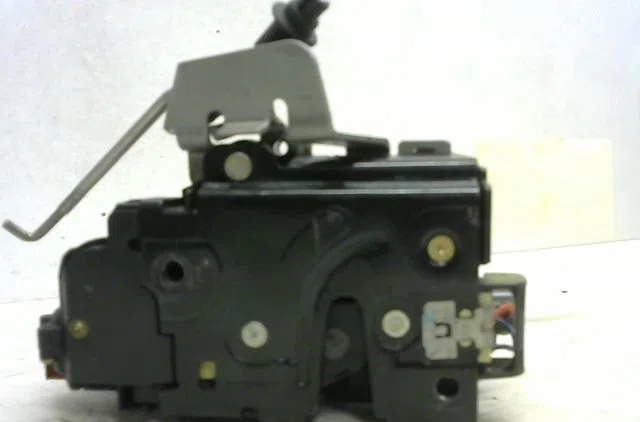 Serrure porte ard Audi A4 B6 Avant (8E5) 2.5 tdi (2002-2004) occasion