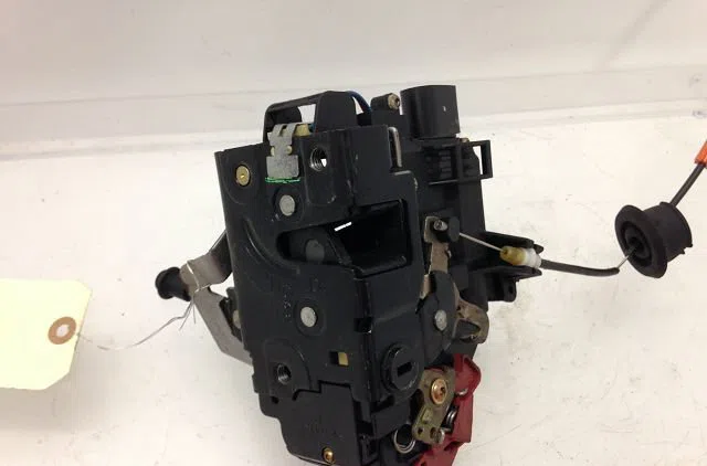 Serrure porte ard Audi A4 B6 Avant (8E5) 2.5 tdi quattro (2001-2004) occasion