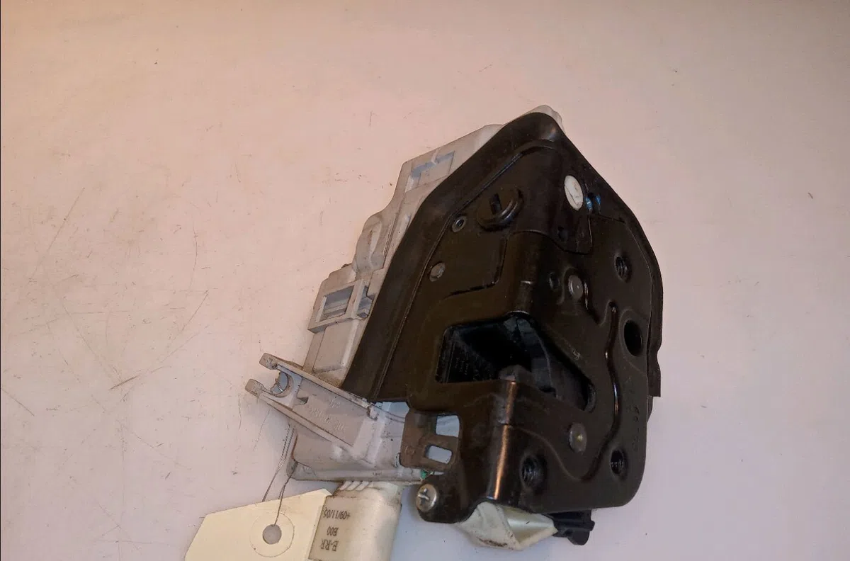 Serrure porte ard Audi A4 B7 Avant (8ED) 2.0 tdi (2004-2008) occasion