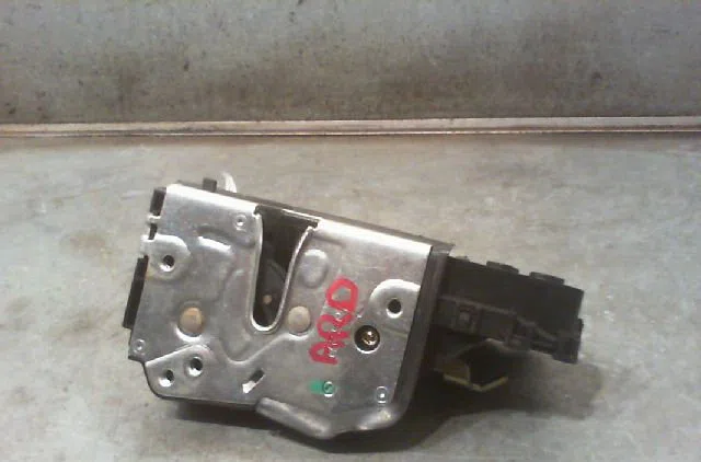 Serrure porte ard B.M.W. SERIE 3 1998 occasion