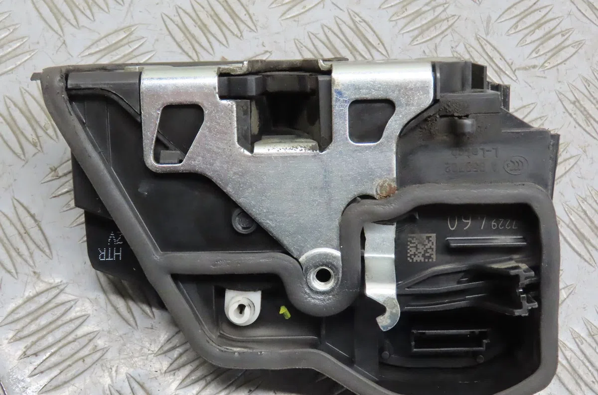 Serrure porte ard Bmw 1 (E87) 118 d (2004-2007) 5 portes occasion