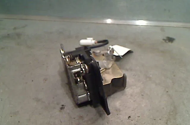 Serrure porte ard Bmw 7 (E38) 725 tds (1996-2001) occasion