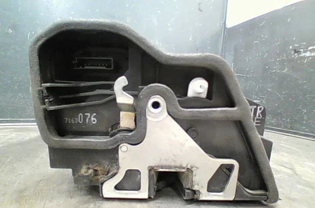 Serrure porte ard BMW SERIE 1 2006 occasion
