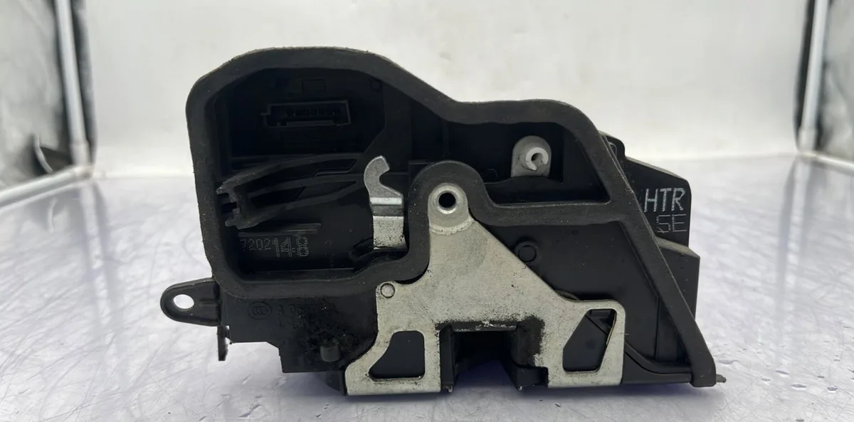 Serrure porte ard BMW SERIE 1 E87 PHASE 2 occasion