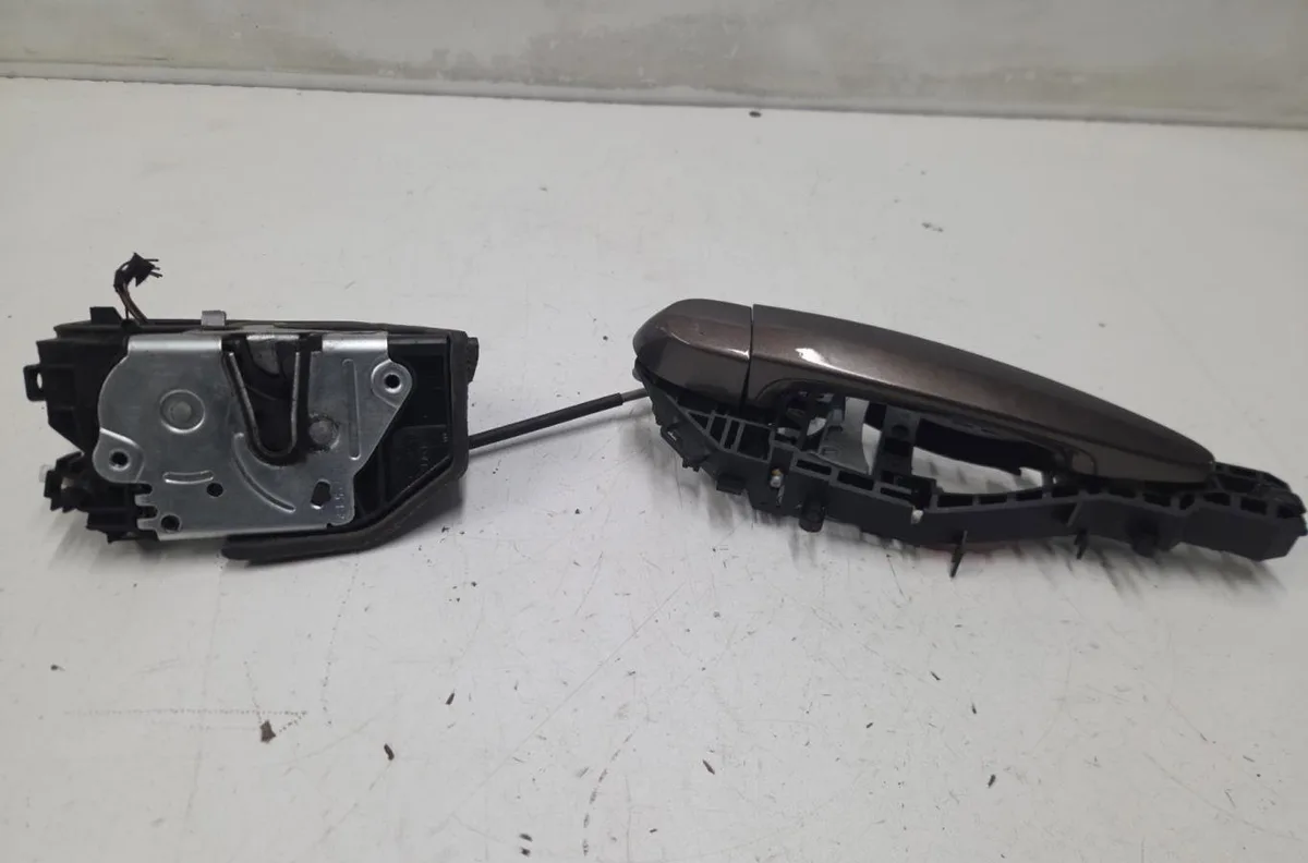 Serrure porte ard BMW SERIE 1 F20 PHASE 1 occasion