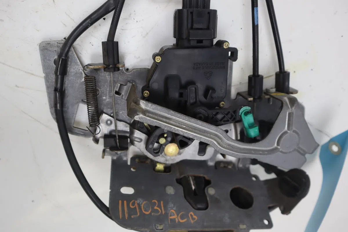 Serrure porte ard Chrysler VOYAGER IV (RG, RS) 2.5 crd (2000-2008) occasion