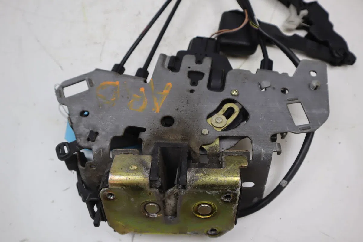 Serrure porte ard Chrysler VOYAGER IV (RG, RS) 2.5 crd (2000-2008) occasion