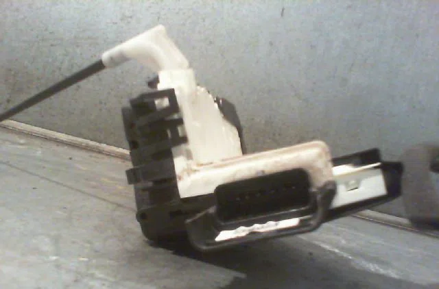 Serrure porte ard CITROEN C3 2010 occasion