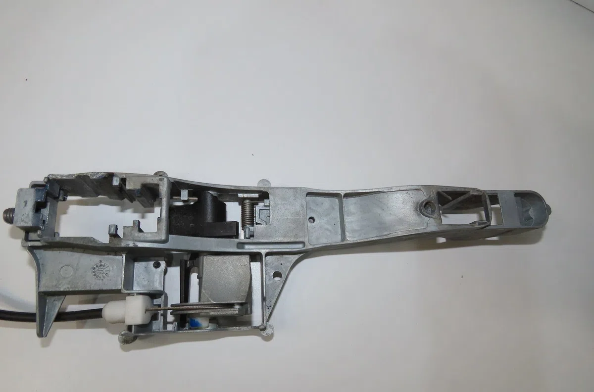 Serrure porte ard Citroen C5 III (RD_) 2.0 hdi 140 (2008) 4 portes occasion