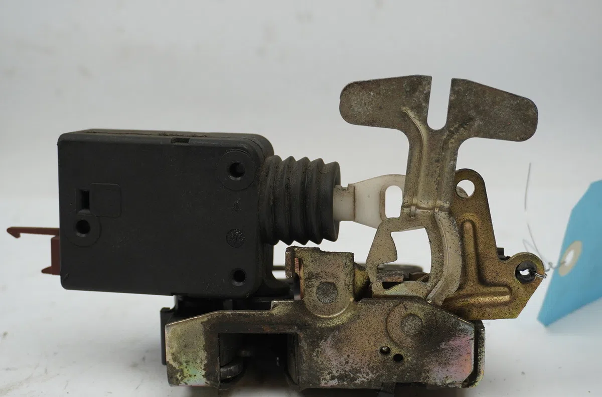 Serrure porte ard Citroen SAXO (S0, S1) 1.0 x (1996-1998) 5 portes occasion