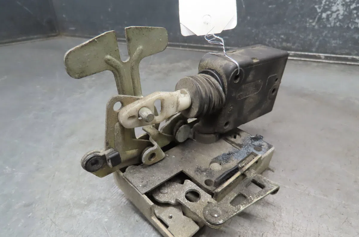 Serrure porte ard Citroën SAXO (S0, S1) 1.4 vts (1996-2003) occasion