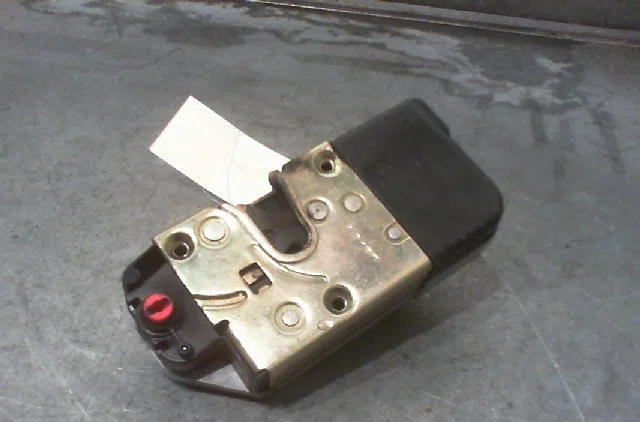 Serrure porte ard CITROEN XANTIA Phase 1 03-1993--06-1998 occasion