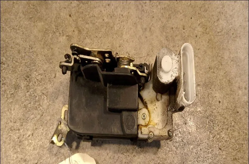 Serrure porte ard Fiat PUNTO (176_) 60 1.2 (176ap, 176ar, 176aq, 176bb) (1993-1999) occasion