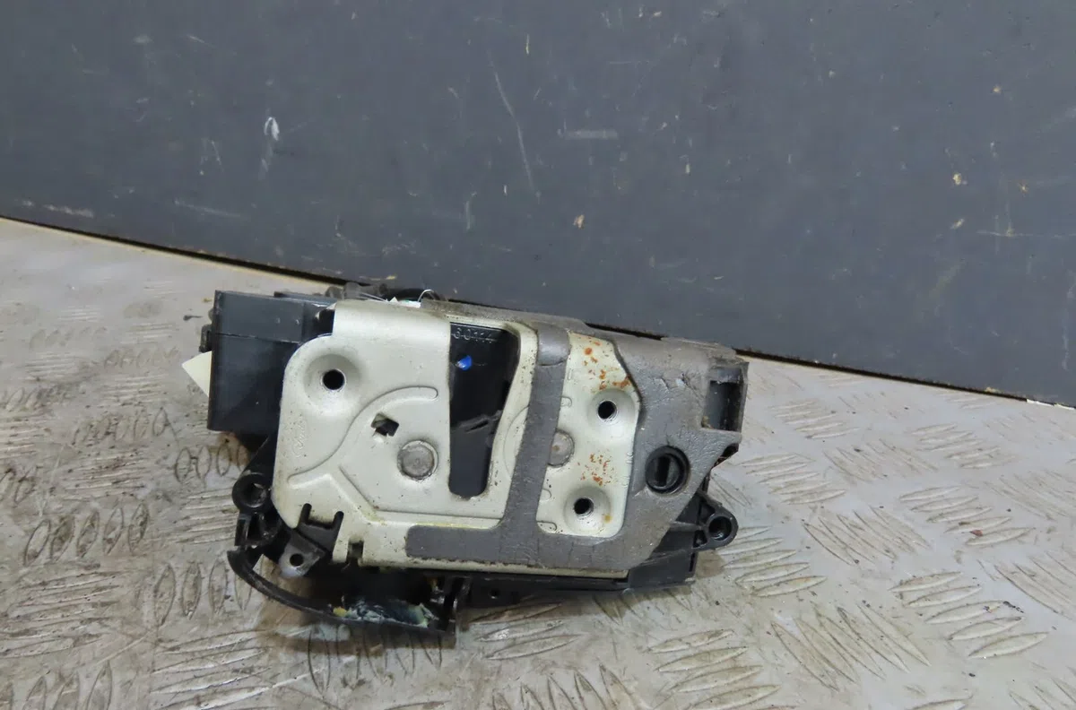 Serrure porte ard Ford FIESTA VI (CB1, CCN) 1.6 tdci (2008-2012) occasion