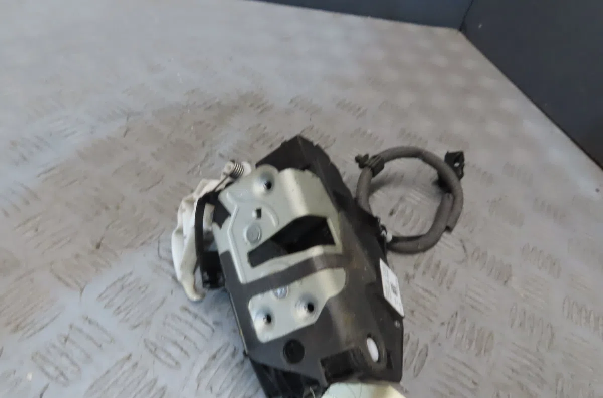 Serrure porte ard FORD FOCUS 2013 occasion