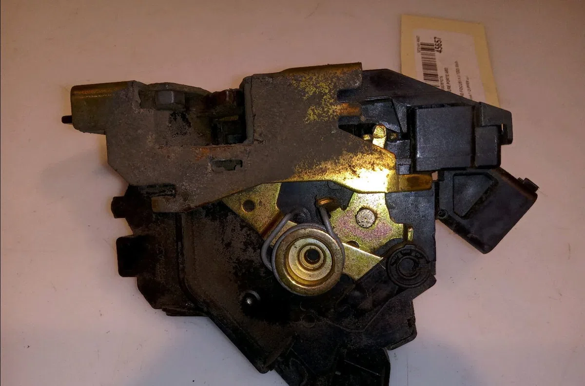 Serrure porte ard Ford FOCUS I Clipper (DNW) 1.8 turbo di - tddi (1999-2004) occasion