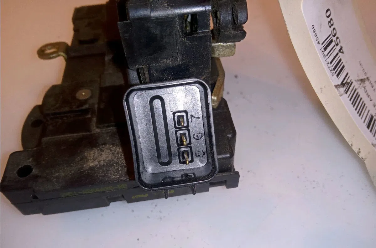 Serrure porte ard Ford FOCUS I (DAW, DBW) 1.8 turbo di - tddi (1998-2004) occasion