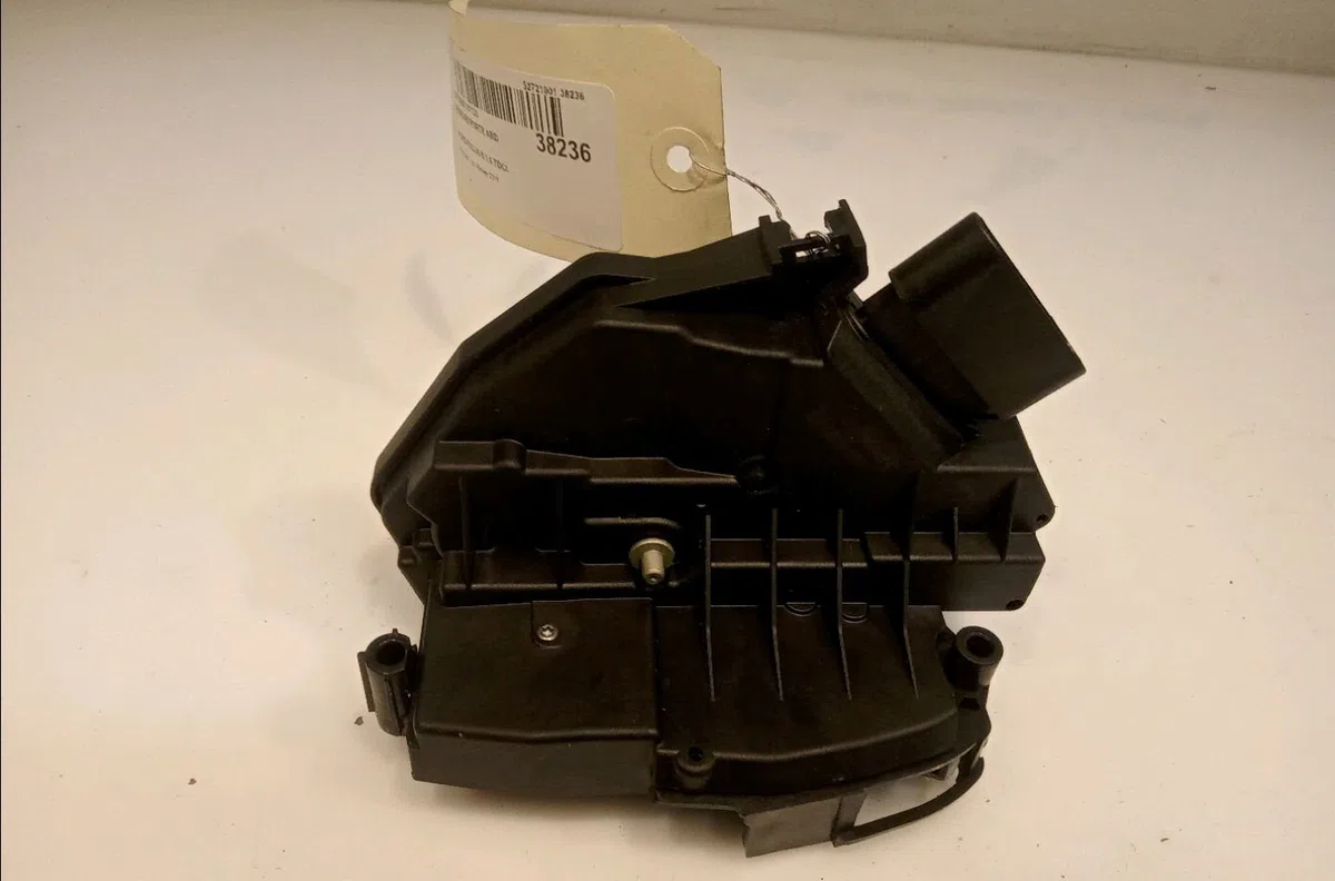 Serrure porte ard Ford FOCUS III 1.6 tdci (2010-2017) occasion