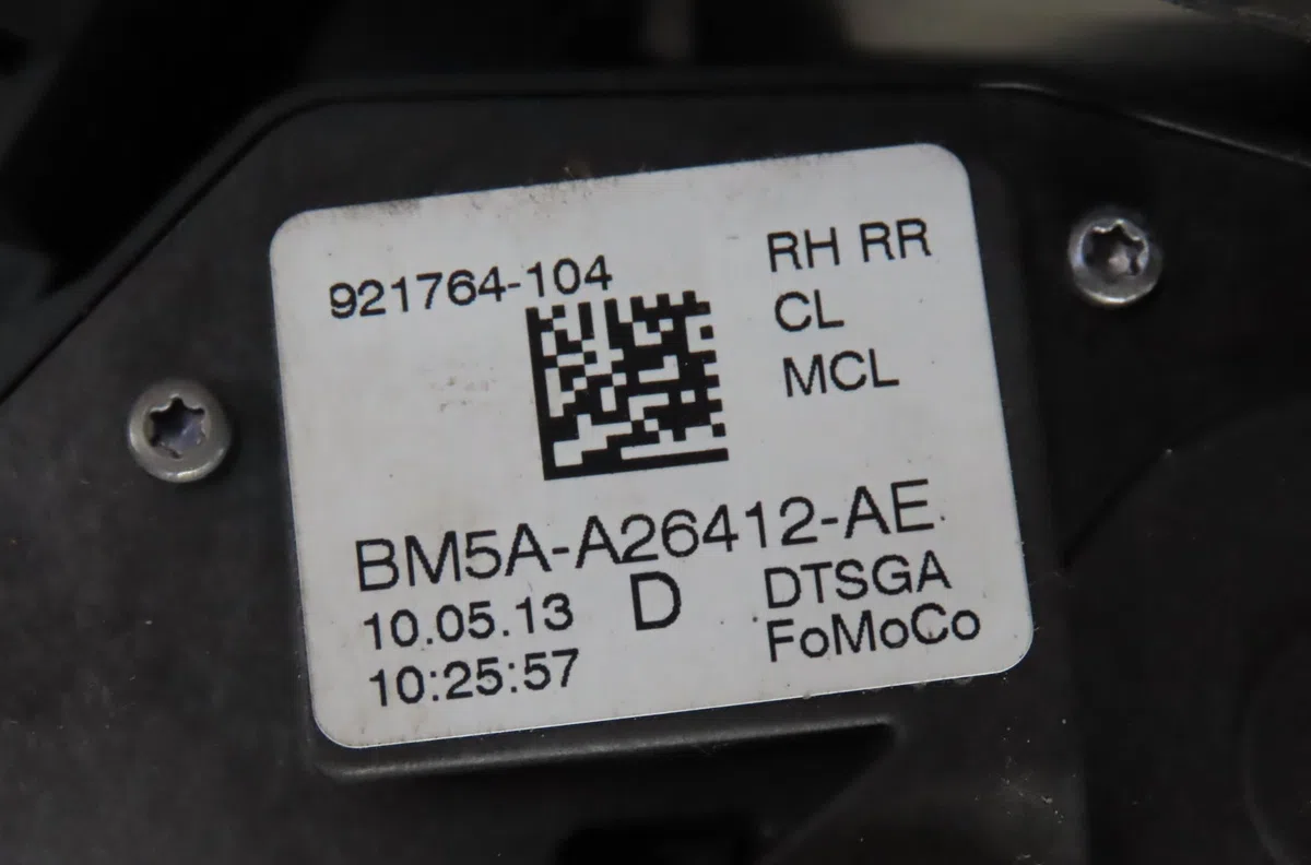 Serrure porte ard Ford FOCUS III 1.6 tdci econetic (2012) occasion
