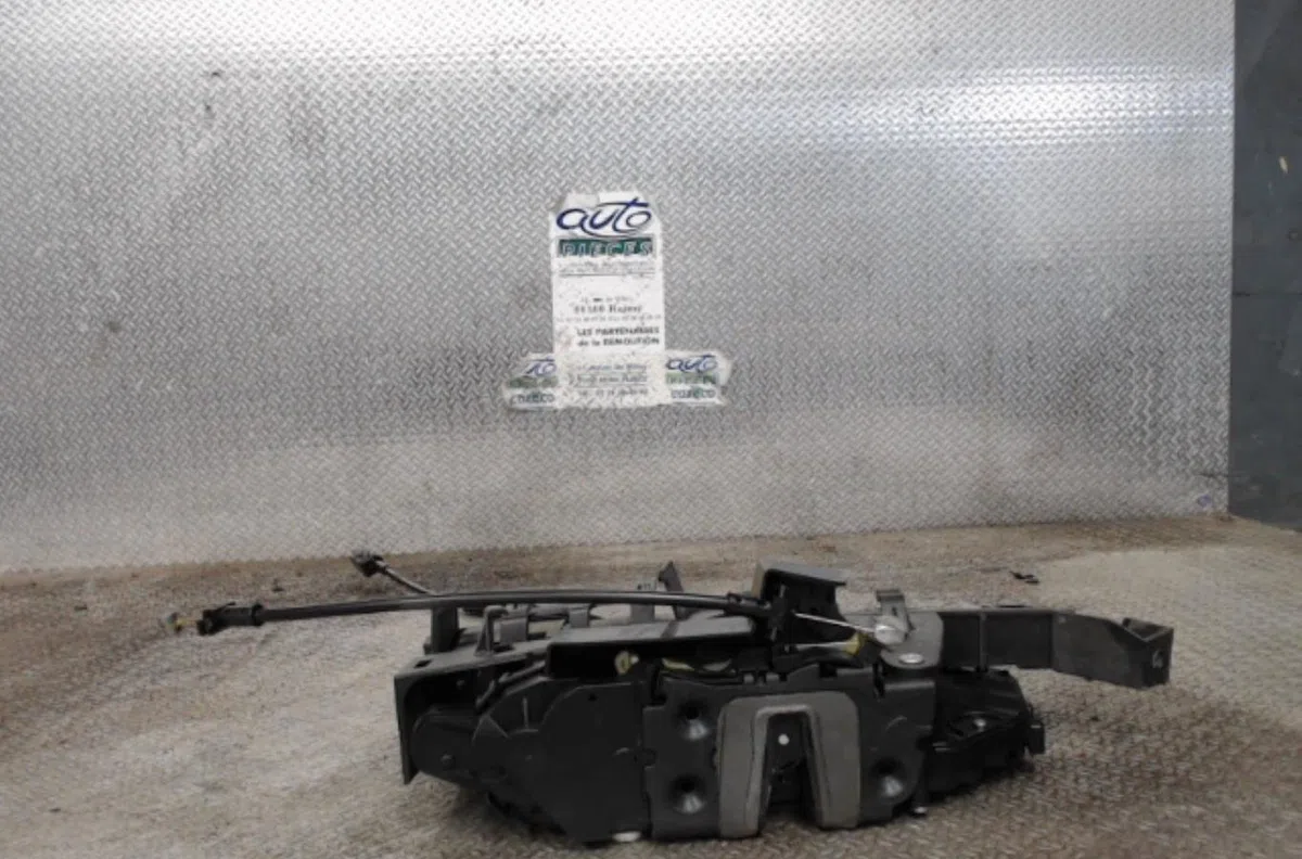 Serrure porte ard FORD KUGA 1  0 occasion