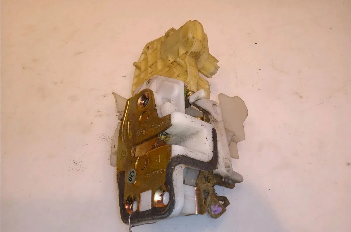 Serrure porte ard Honda CIVIC VII Hatchback (EU, EP, EV) 1.6 i (ep2, eu8, eu6) (2001-2005) occasion