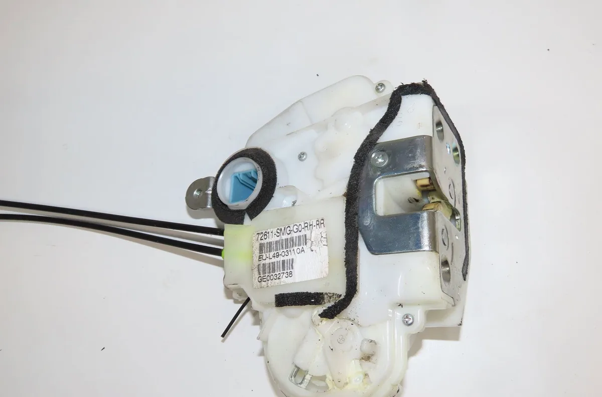 Serrure porte ard Honda CIVIC VIII Hatchback (FN, FK) 1.4 (fk1, fn4) (2008) occasion