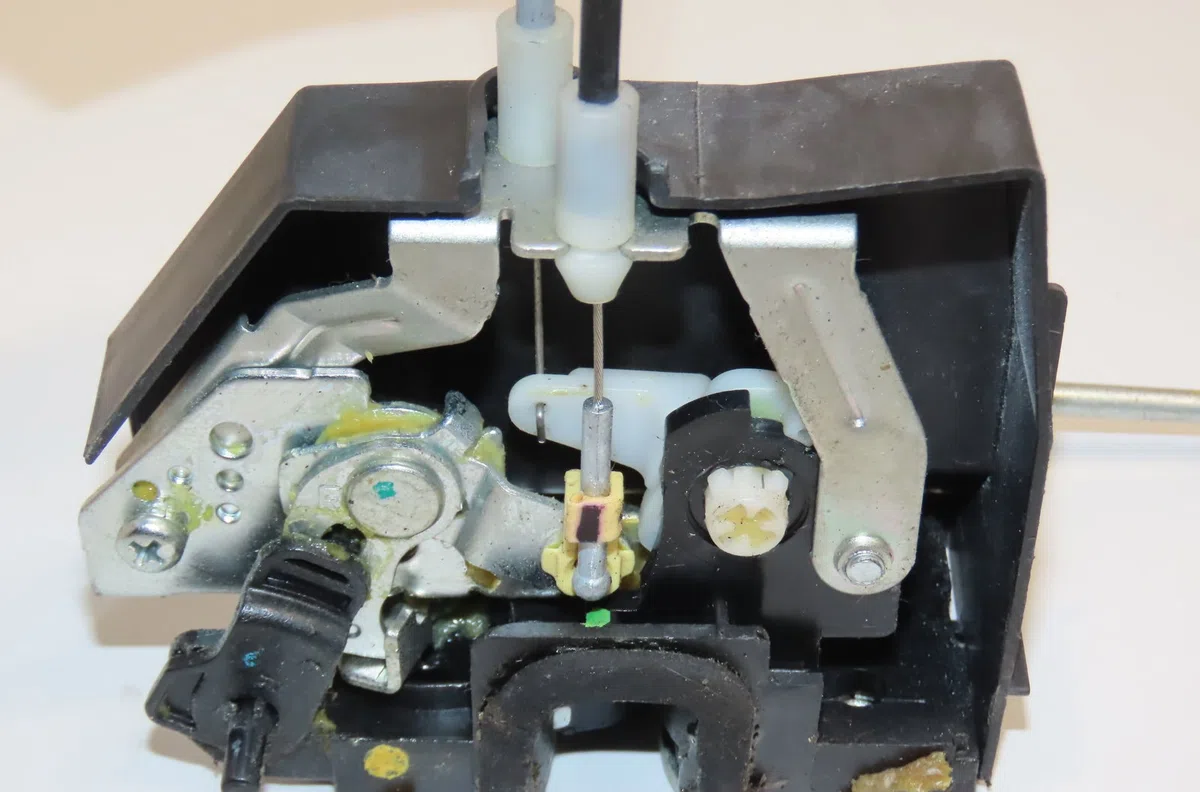 Serrure porte ard Hyundai I10 I (PA) 1.1 (2011-2013) occasion
